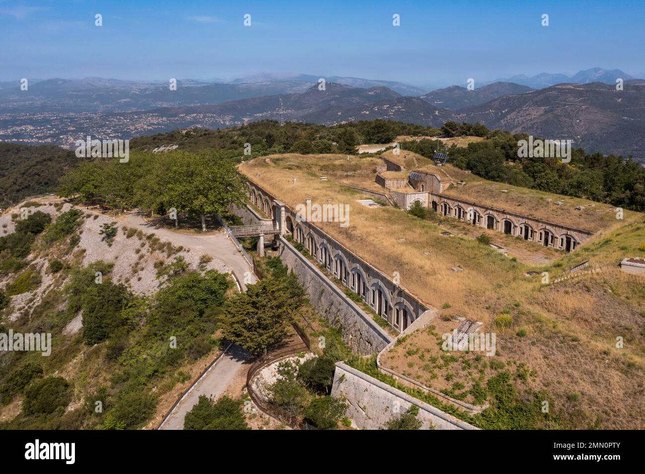 Frankreich, Alpes-Maritimes, Eze, Fort de la Revere im Waldpark Grande Corniche, erbaut zwischen 1882 und 1885 (Luftaufnahme) Stockfoto