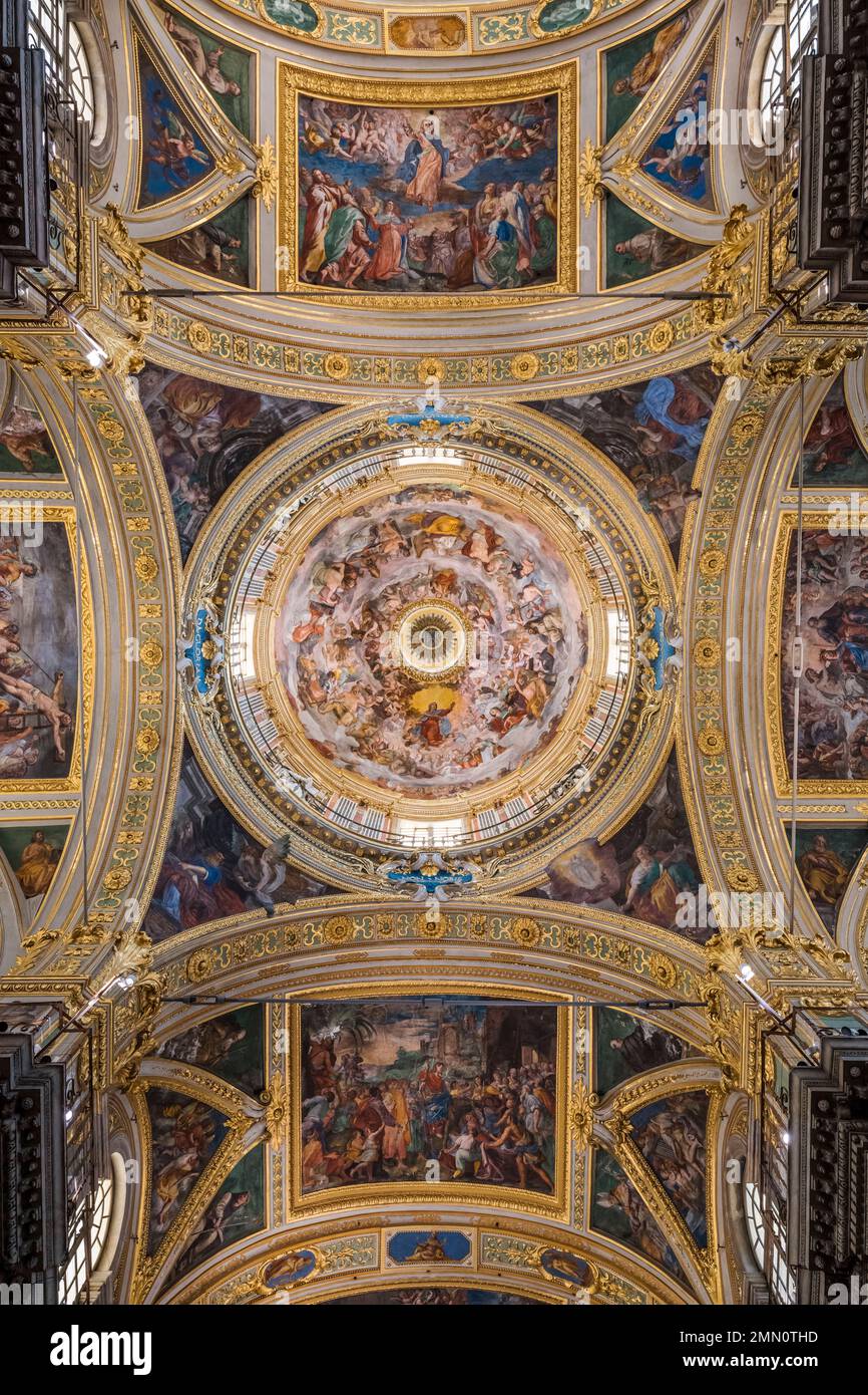 Italien, Ligurien, Genua, Chiesa Del Gesu (Jesus-Kirche), die Kuppel und die sehr reich verzierte Decke Stockfoto