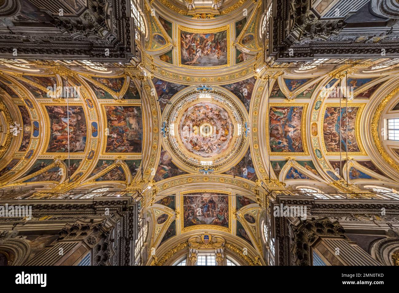 Italien, Ligurien, Genua, Chiesa Del Gesu (Jesus-Kirche), die Kuppel und die sehr reich verzierte Decke Stockfoto