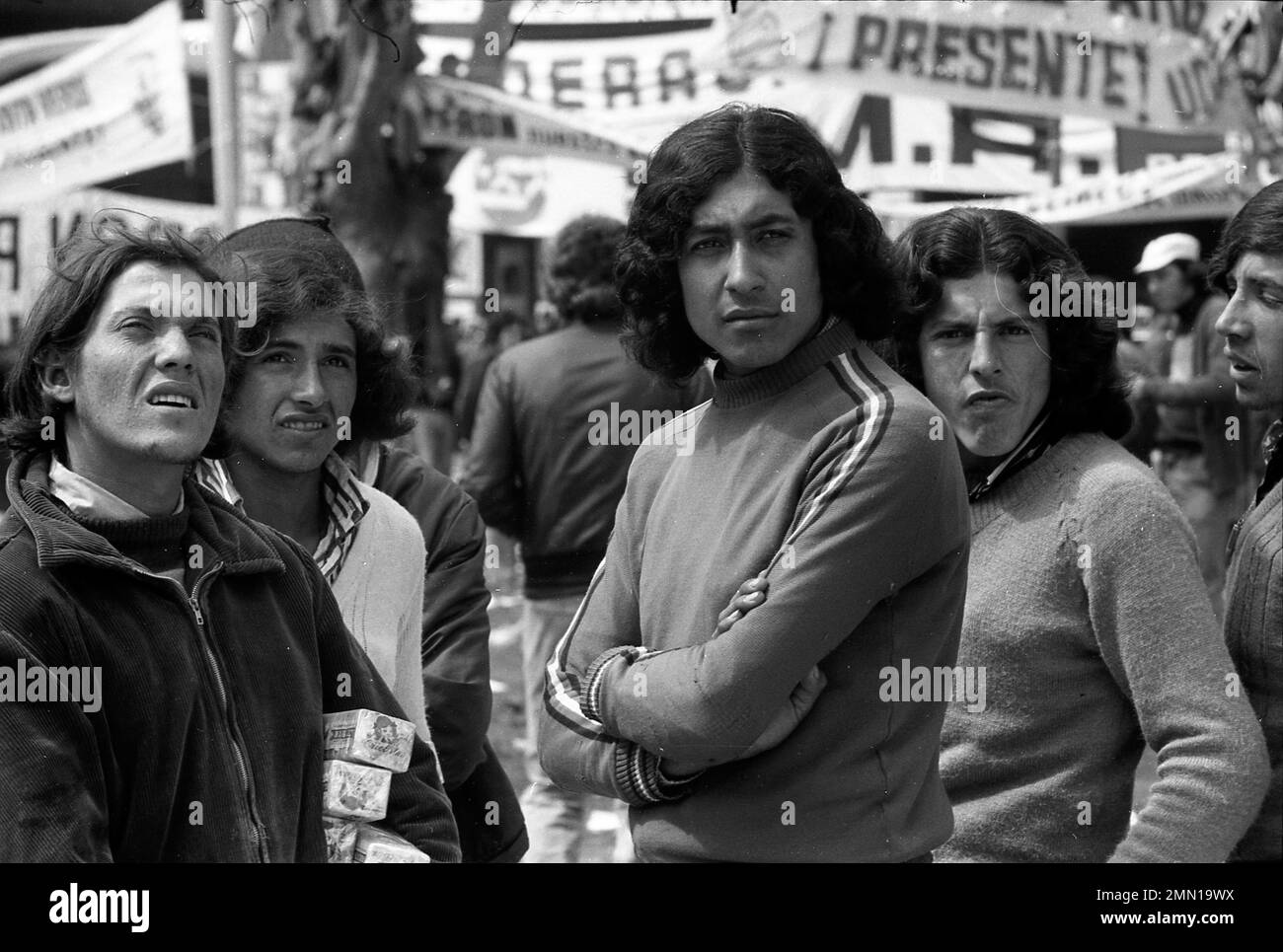 Peronistische Anhänger demonstrieren Unterstützung der Regierung Isabel Martínez de Perón, Plaza de Mayo, Buenos Aires, Argentinien, Oktober 17., 1974 Stockfoto