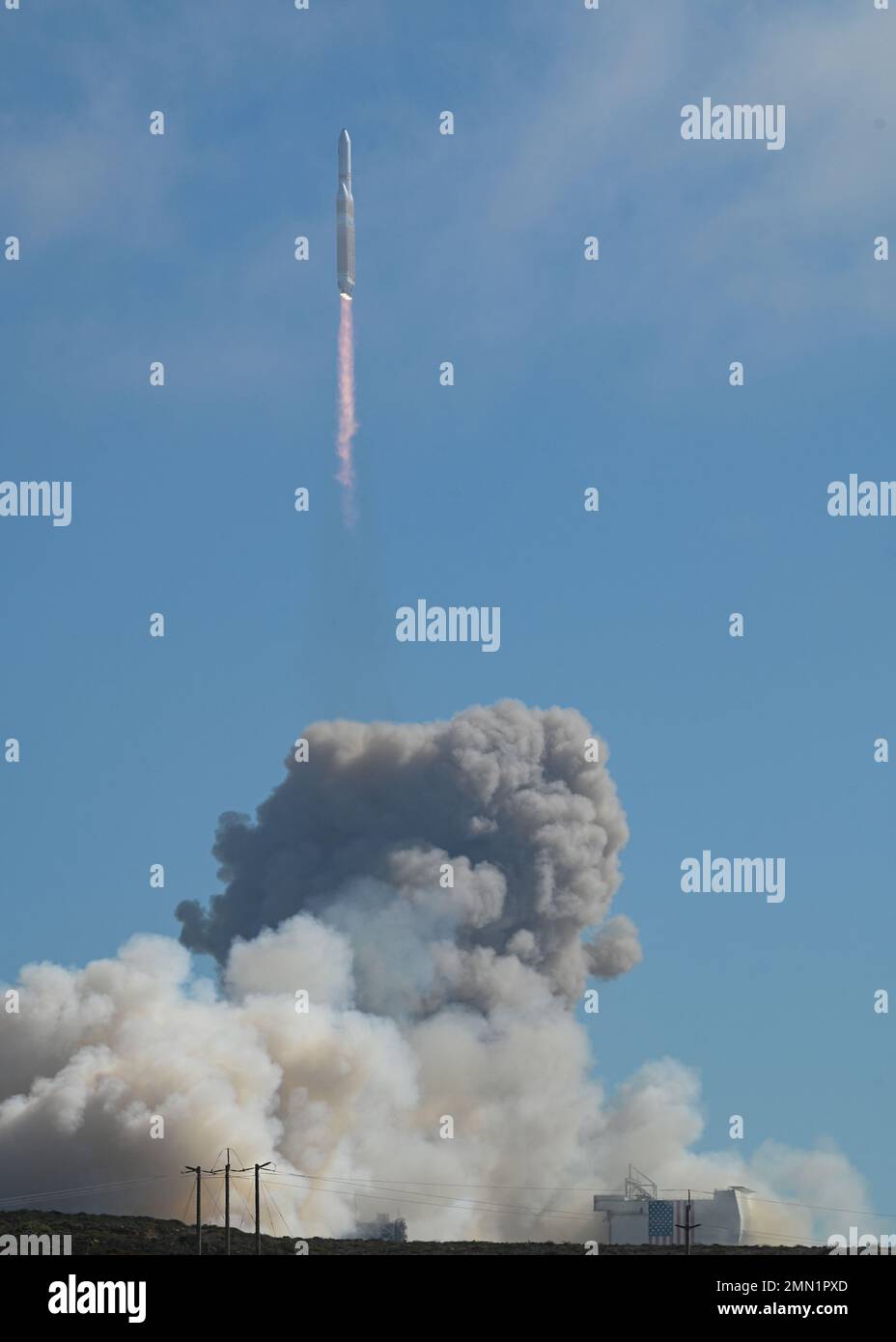 Eine Delta IV Heavy Rakete, NROL-91, startet um 3:25 Uhr, PDT, vom Space Launch Complex-6 auf der Vandenberg Space Force Base, Kalifornien, 24. September 2022. Dies ist der letzte Delta IV Heavy, der an der Westküste gestartet wird. Stockfoto