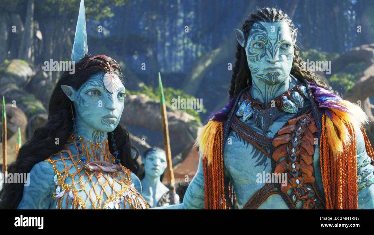 AVATAR : THE WAY OF WATER 2022 20. Century Fox Studios Film mit Kate Winslet auf der linken Seite als Ronal und Cliff Curtis als Tonowari Stockfoto