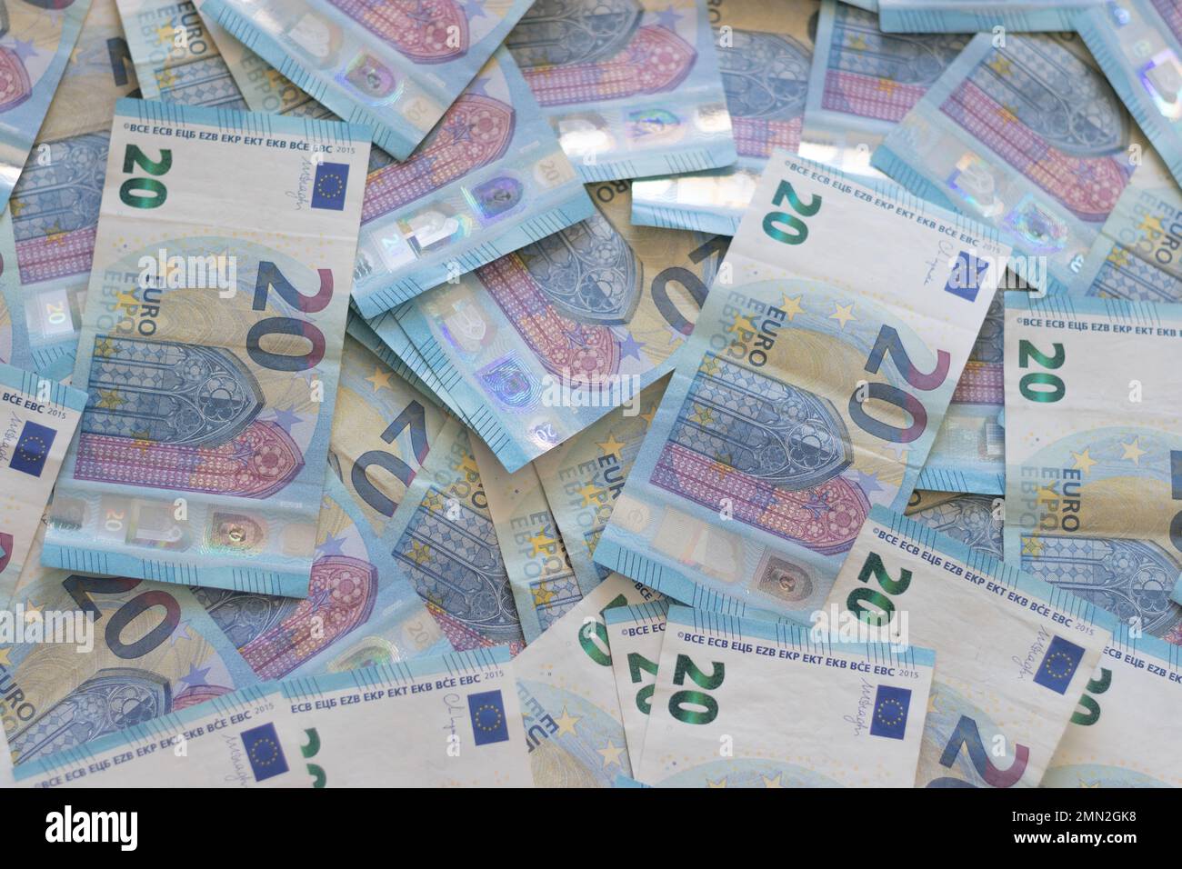 Nahaufnahme von 20-Euro-Banknoten. Hintergrund der Euro-Banknoten. Hintergrund des europäischen Papiergelds mit 20-Euro-Banknoten. Eine Menge Geld, Draufsicht Stockfoto