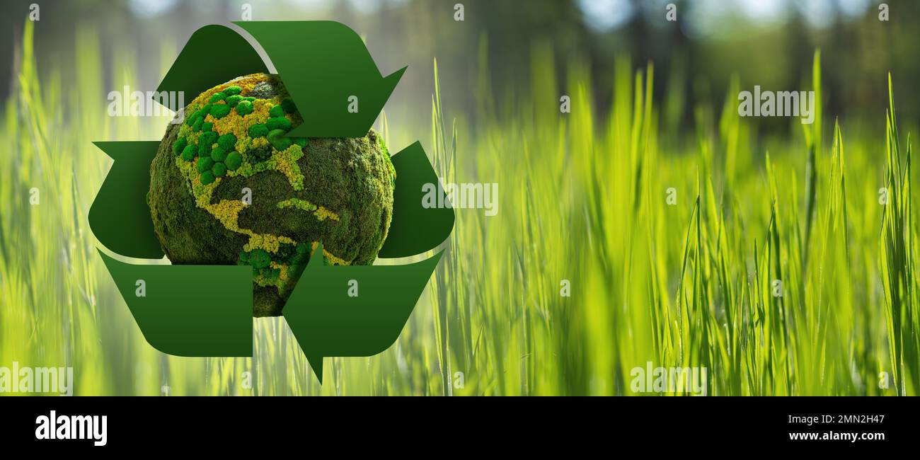 Grüner Planet Erde mit Recycling-Symbol. Konzept Stockfoto