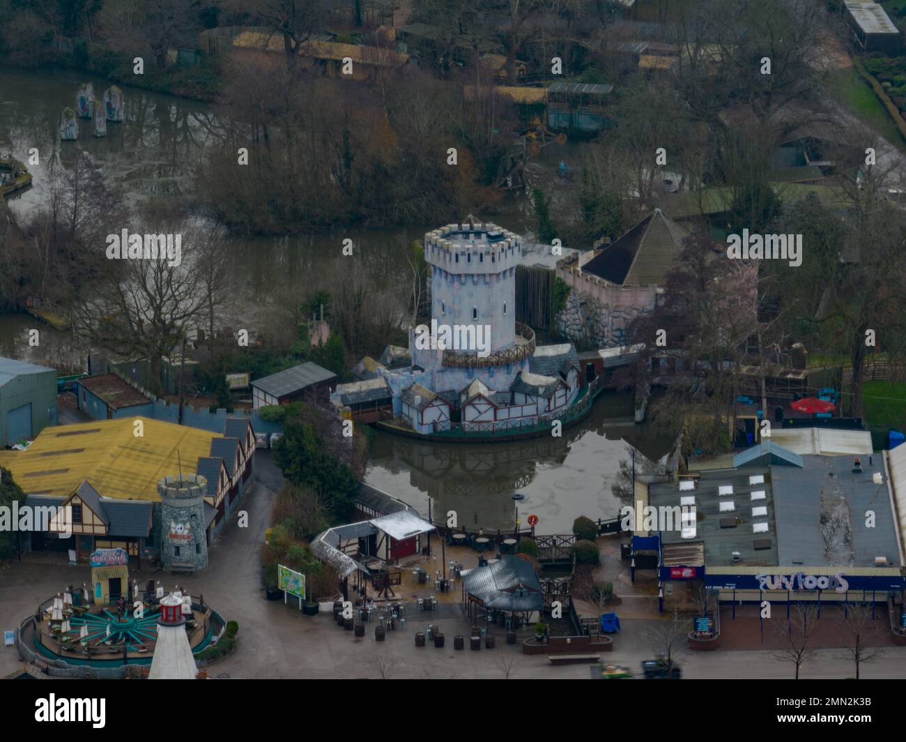 Die fantastische Drohne von Drayton Manor ist in Saison 2022 geschlossen, einschließlich Apocalypse Shock Wave Thomas Lank New Wikingerland und mehr Stockfoto