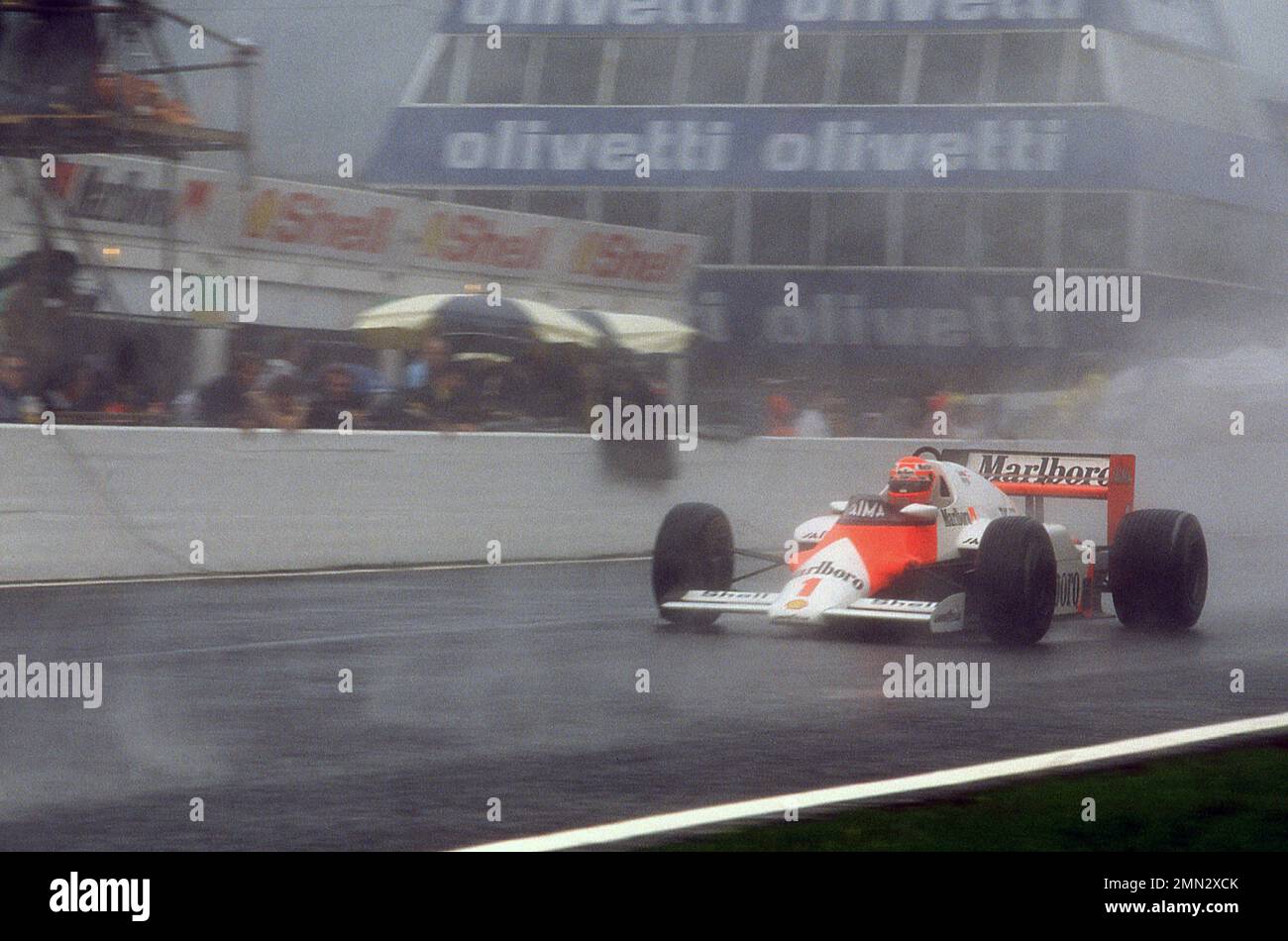 Niki Lauda in seinem McLaren Tag beim portugiesischen Grand Prix 1985 in Estoril 21/2/1985 Stockfoto