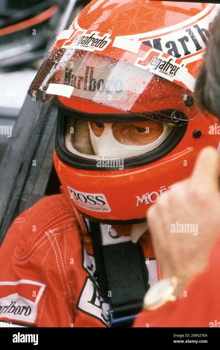 Niki Lauda mit seinem McLaren TAG F1-Team beim portugiesischen Grand Prix 1985 in Estoril 21/2/1985 Stockfoto