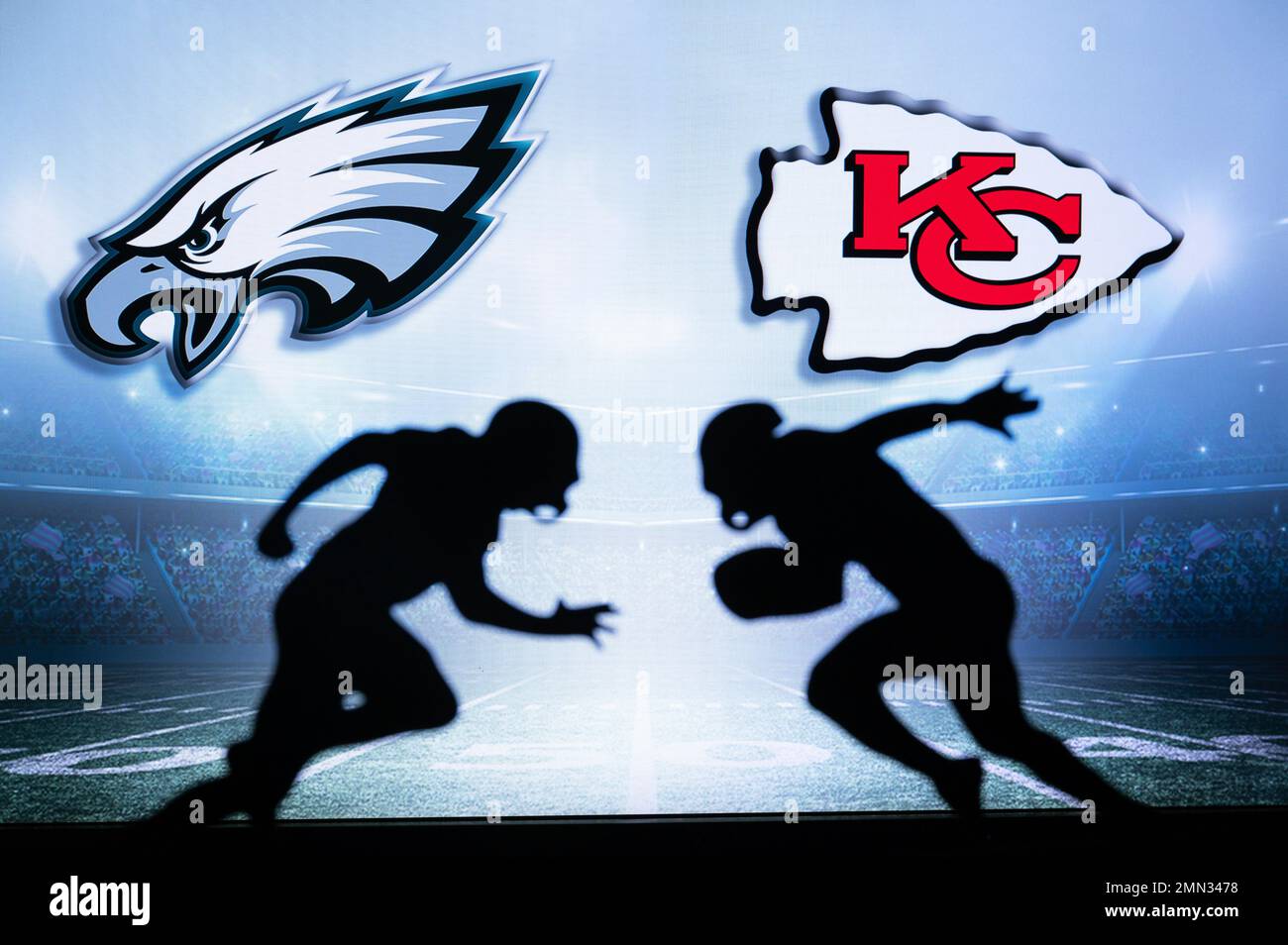 PHOENIX, USA, 30 3. JANUAR 2023: Philadelphia Eagles vs. Kansas City Chiefs. Super Bowl LVII Tapete. Silhouette für zwei Spieler Stockfoto