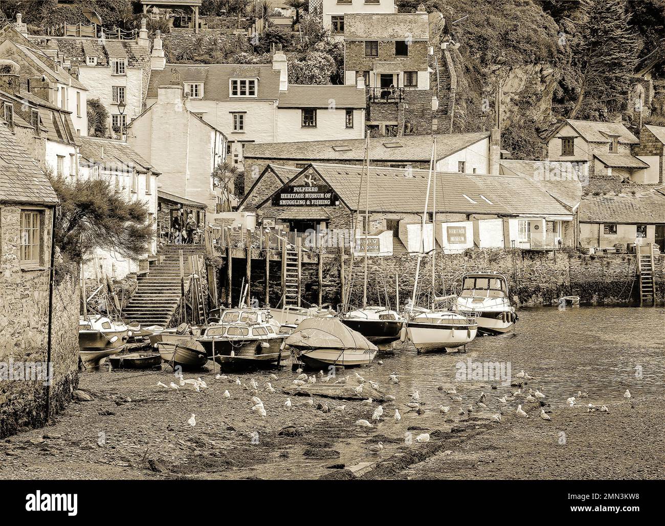 Sepia Fotografik des Heritage Museum und Teeraum im Polperro in Cornwall Stockfoto