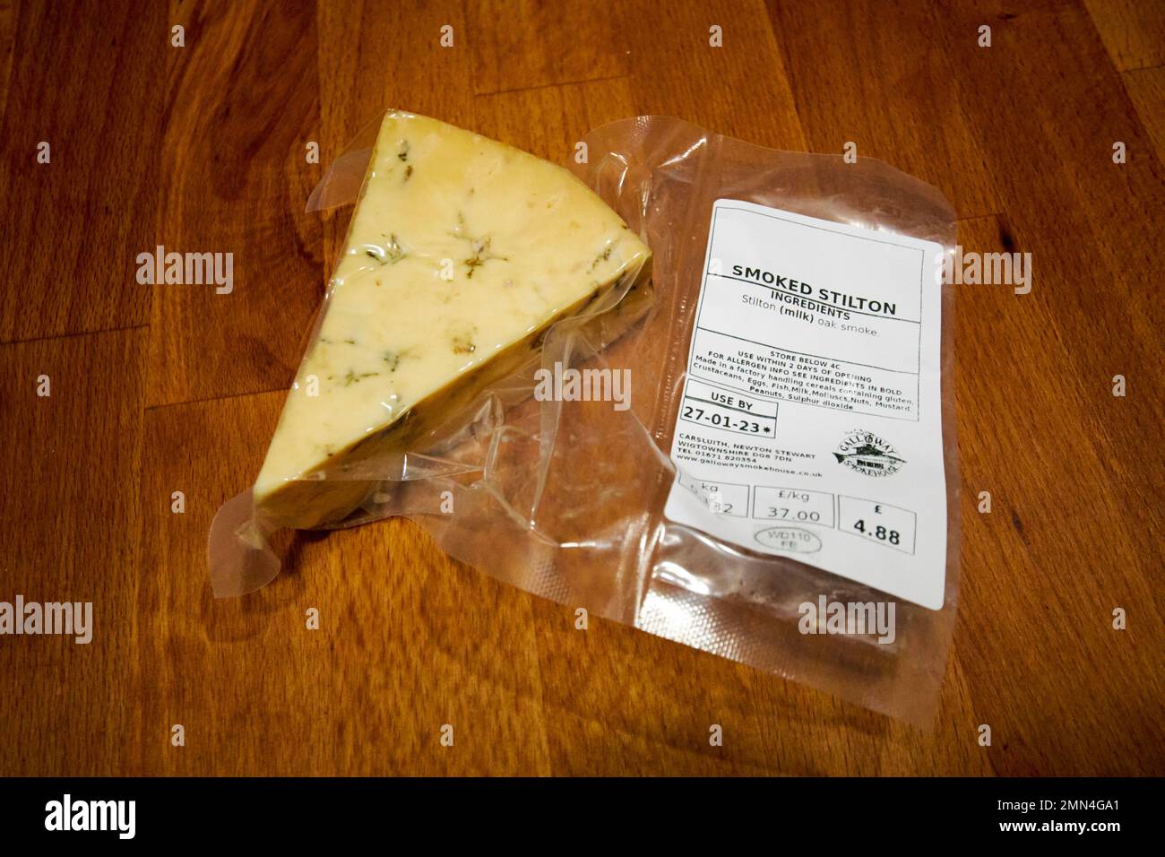 Kaltgeräucherter Stilton-Käse geräucherte Speisen aus dem handwerklichen galloway Smokehouse scotland uk Stockfoto