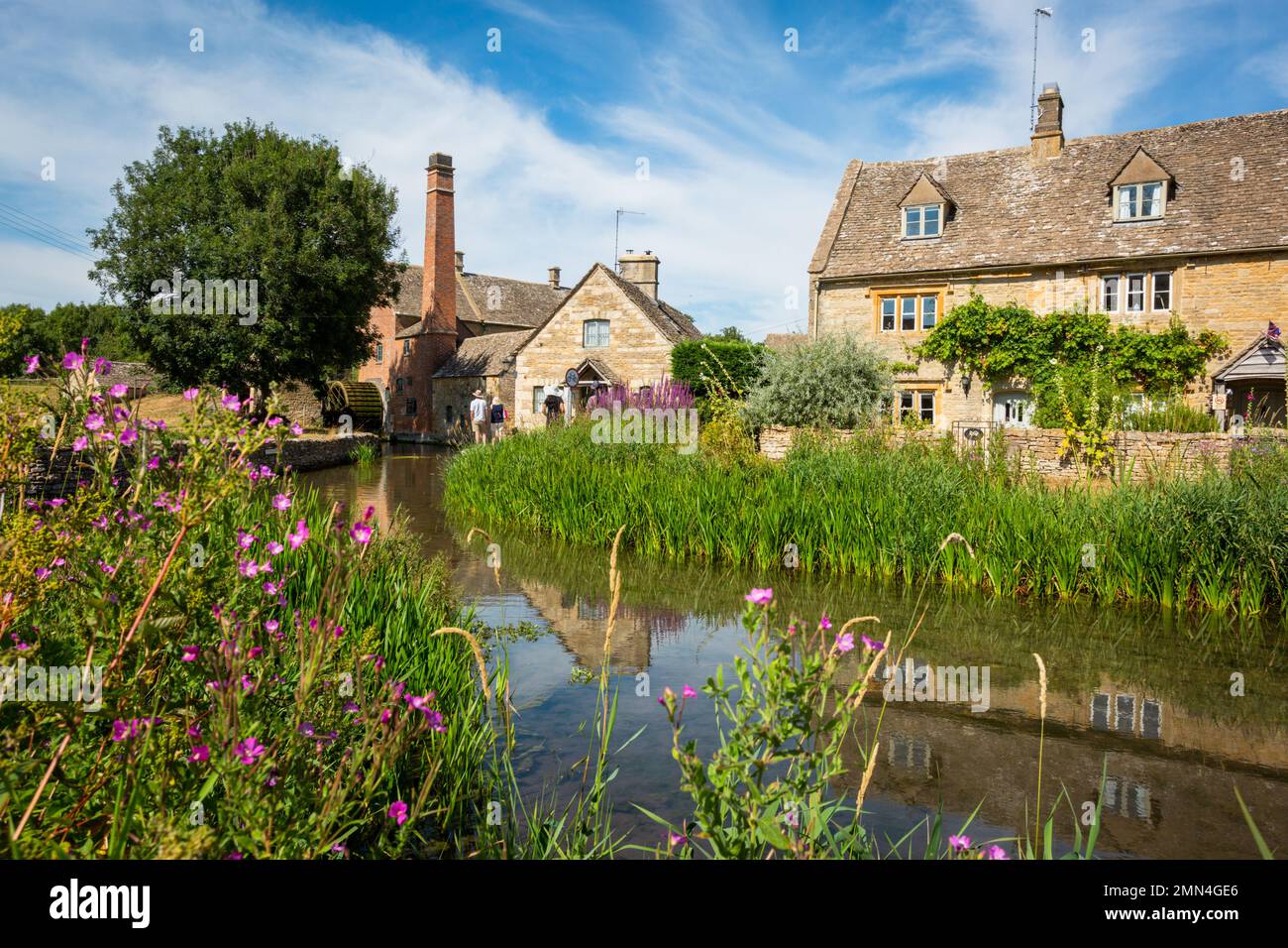Blick auf die alte Mühle, Lower Slaughter, Großbritannien 2022 Stockfoto