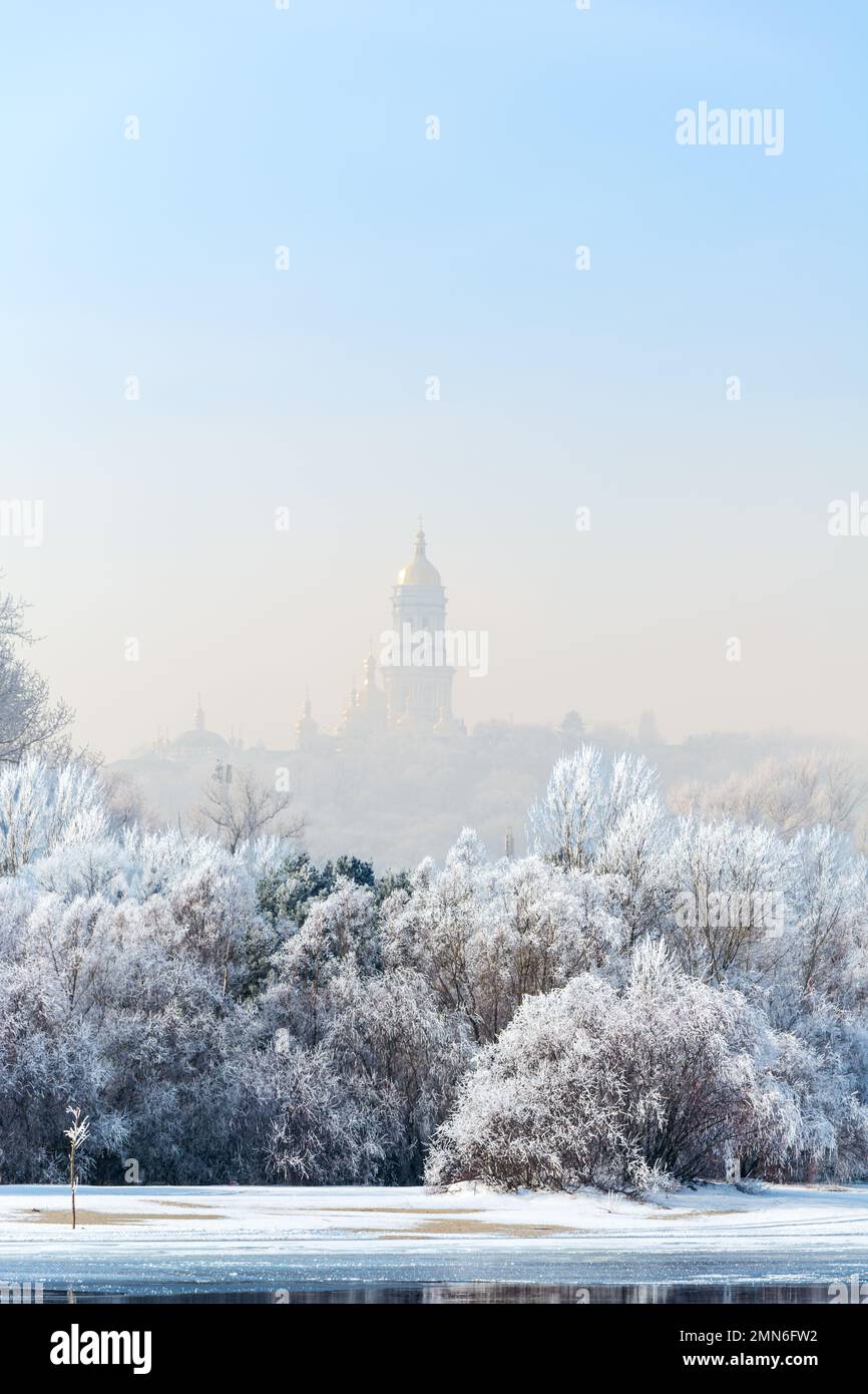 KIEW, UKRAINE - 18. JANUAR 2017: Blick auf Kyievo-Pechers'ka lavra (Kloster der Höhlen). Seit seiner Gründung als Höhlenkloster im Jahr 1051 La Stockfoto