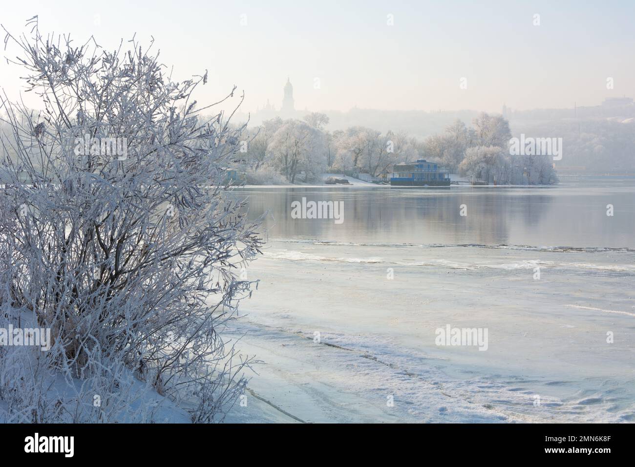 KIEW, UKRAINE - 18. JANUAR 2017: Blick auf Kyievo-Pechers'ka lavra (Kloster der Höhlen). Seit seiner Gründung als Höhlenkloster im Jahr 1051 La Stockfoto