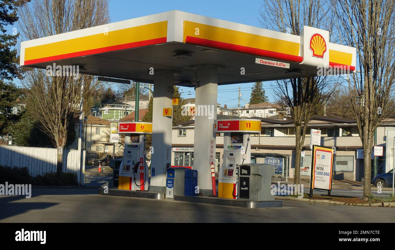 Januar 29 2023 - Shell-Tankstelle in Vancouver, British Columbia, Kanada Stockfoto