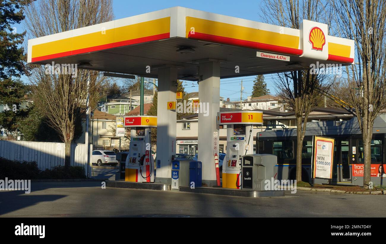 Januar 29 2023 - Shell-Tankstelle in Vancouver, British Columbia, Kanada Stockfoto