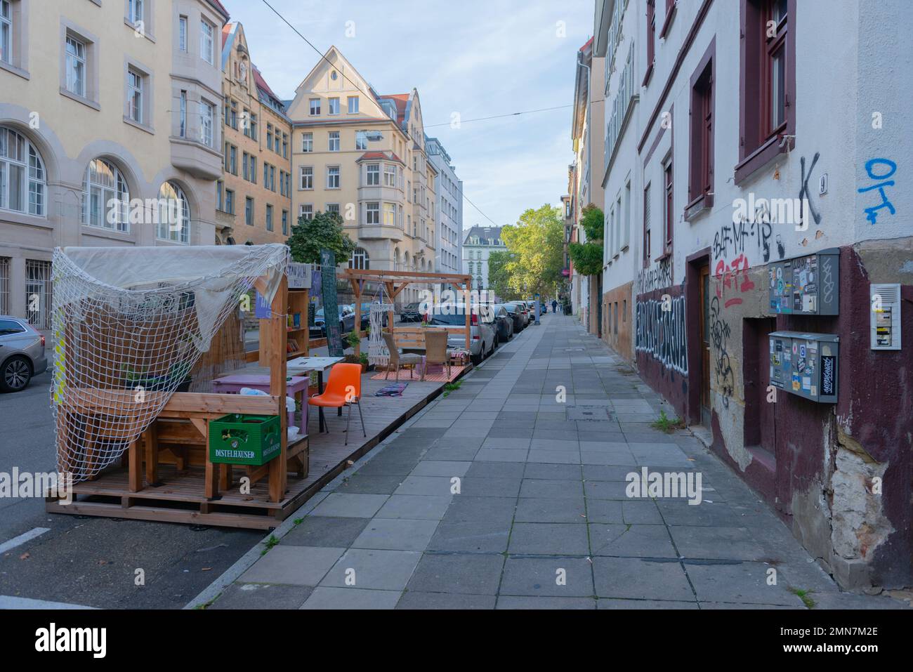 Wohnraum an einer öffentlichen Straße, Katharinenstraße, Bohnenviertel, Stuttgart, Baden-Württemberg, Süddeutschland, Europa Stockfoto