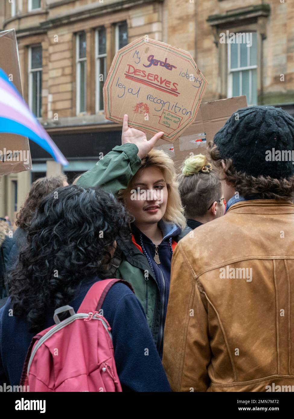 Glasgow, Schottland, Großbritannien. 21. Januar 2023: Eine Menschenmenge bei einer Pro-Trans-Rallye in Glasgow. Stockfoto