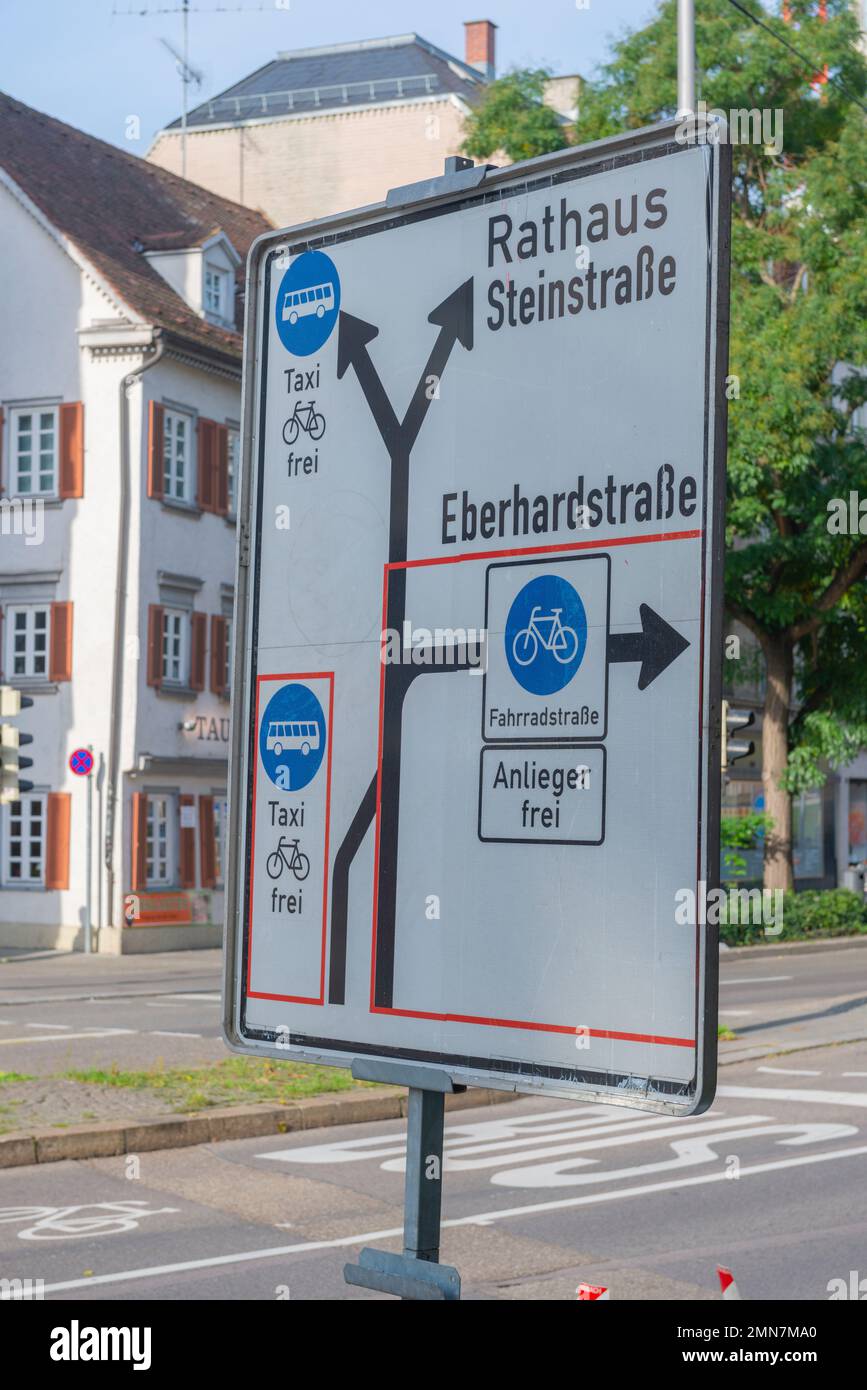 Straßenschild für Taxis, Busse und Radfahrer, nur mit umweltfreundlichen Gebieten, Stuttgart, Süddeutschland, Europa Stockfoto