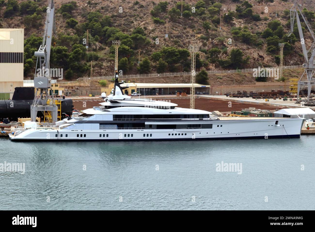 Die Superyacht „Bravo Eugenia“ in der Navantia Servicing Facility, Cartagena, Spanien. Im Besitz des Milliardärs Jerry Jones vom Dallas Cowboys NFL-Ruhm. Stockfoto