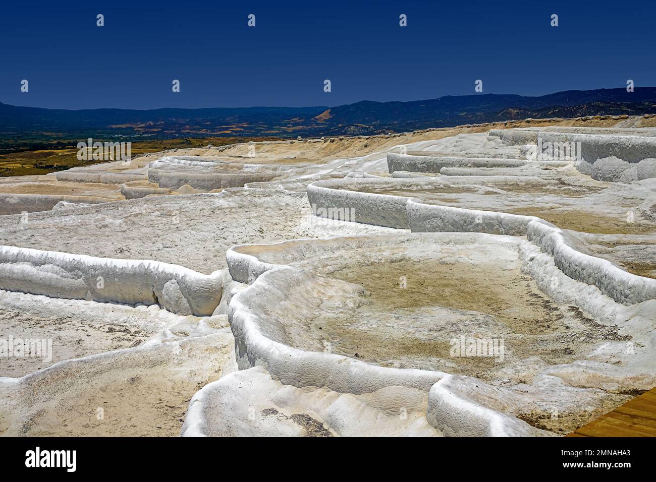 Blick auf trockene traventines in Pamukkale an einem sonnigen Sommertag. Truthahn Stockfoto
