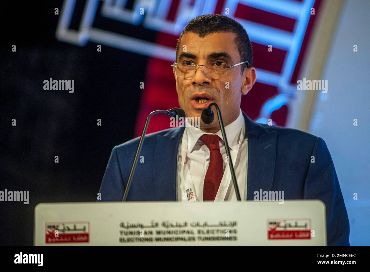 Mohamed Tlili Mansri, the President of Tunisia's Independent High Authority for Elections speaks during a press conference in Tunis, Tunisia, Wednesday, May 9, 2018. Tunisian election authorities are announcing the results of the country's first local elections since the Arab Spring revolution. Islamist party Ennahdha and the secular party of President Beji Caid Essebsi are expected to lead the results. (AP Photo/Hassene Dridi) Stockfoto