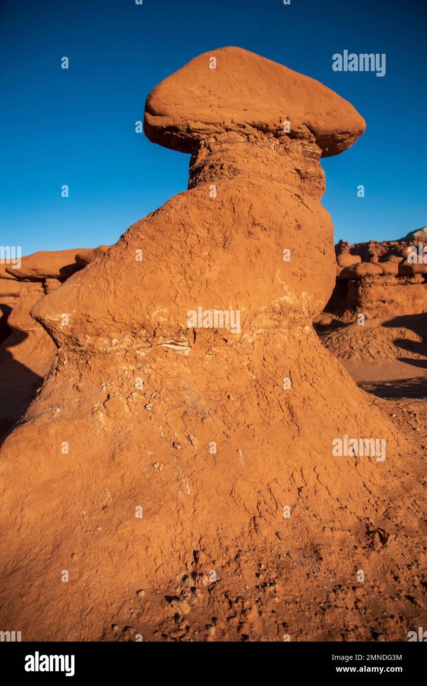 Der Goblin Valley State Park in Utah ist voller Sandsteinfelsen, die die Form humanoider Figuren annehmen. Stockfoto