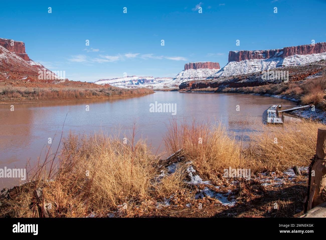 Utah State Route 128 ist ein Panoramastraße am Colorado River, umgeben von Schluchten, Hügeln und Mesas in der Nähe von Moab und Castle Valley. Stockfoto