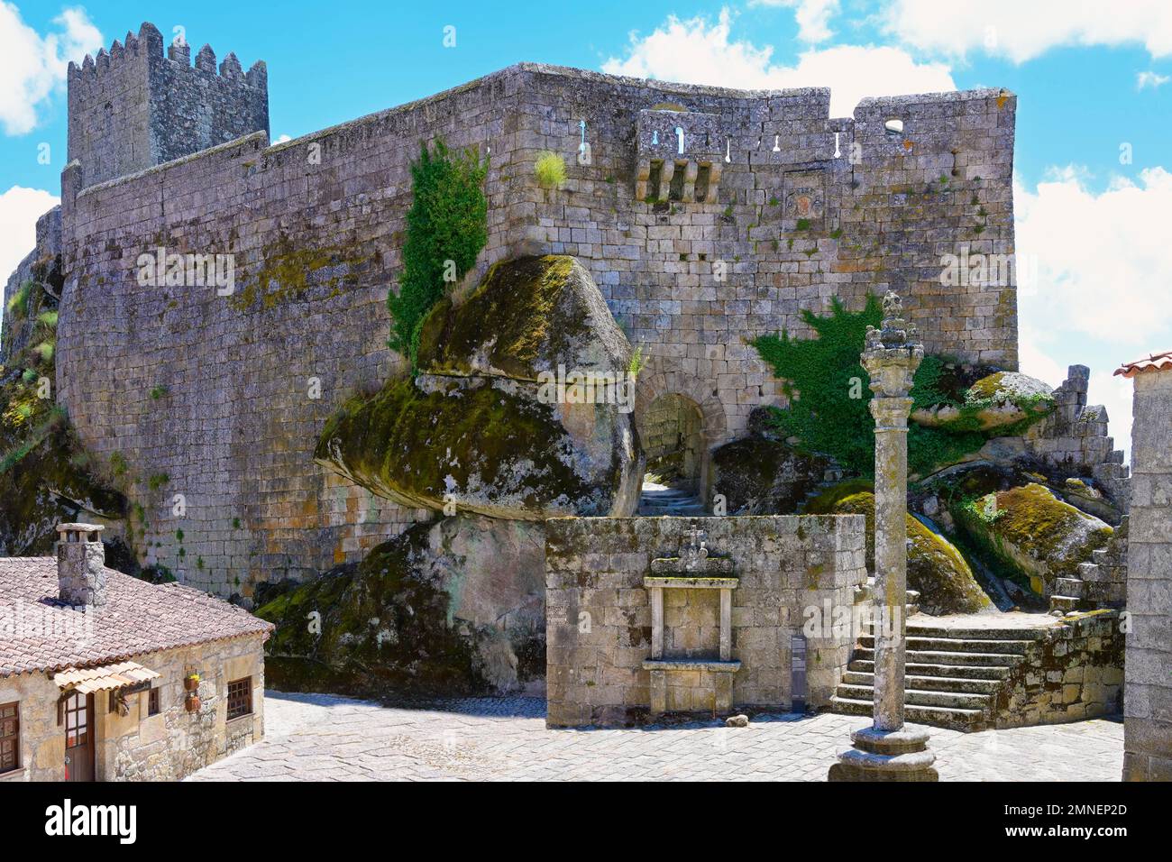Pranger und Burg Verrat Türen, Sortelha, Serra da Estrela, Beira Alta, Portugal Stockfoto