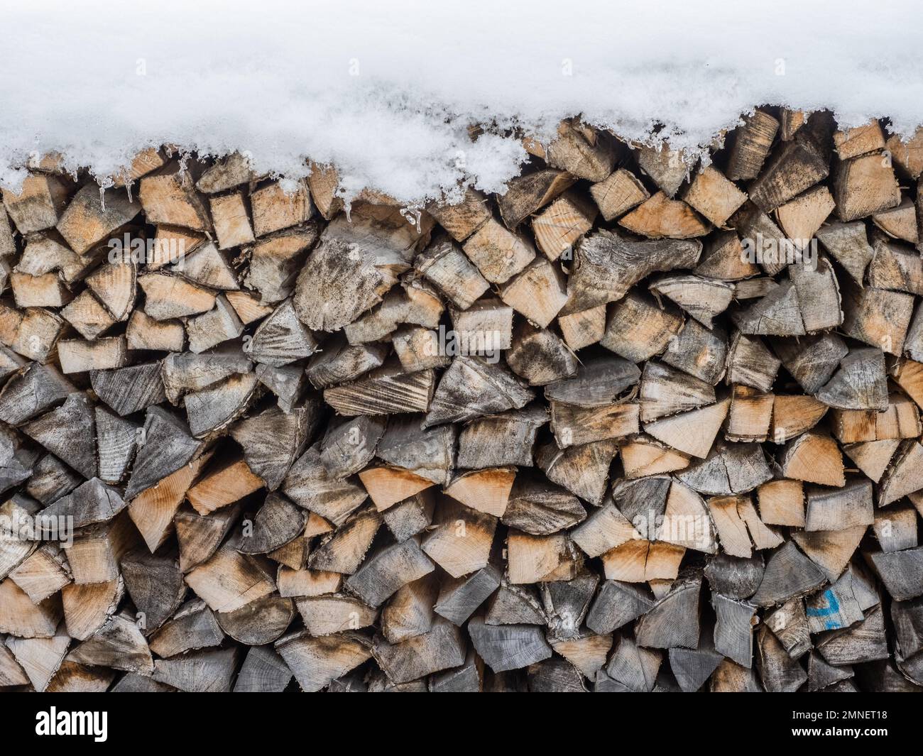 Gestapeltes Brennholz, Admont, Steiermark, Österreich Stockfoto