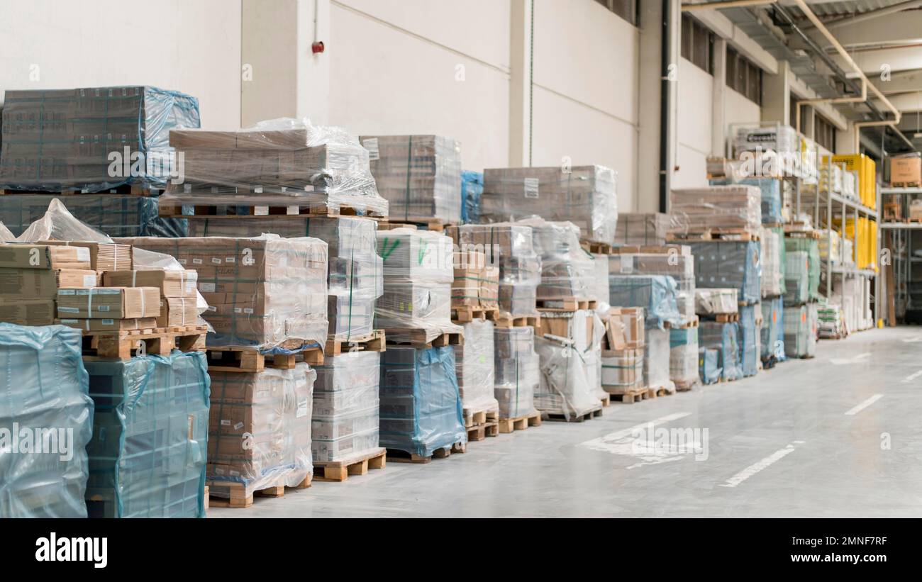 Boxenanordnung Logistikzentrum. Schönes Foto Stockfoto