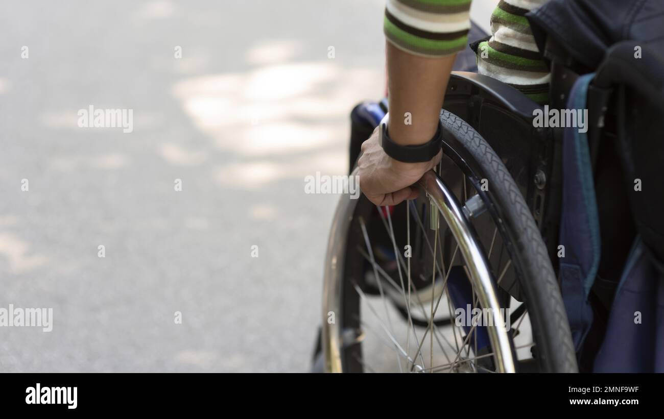 Schließen Sie das sich bewegende Rad der Hand. Auflösung und hochwertige Fotos Stockfoto