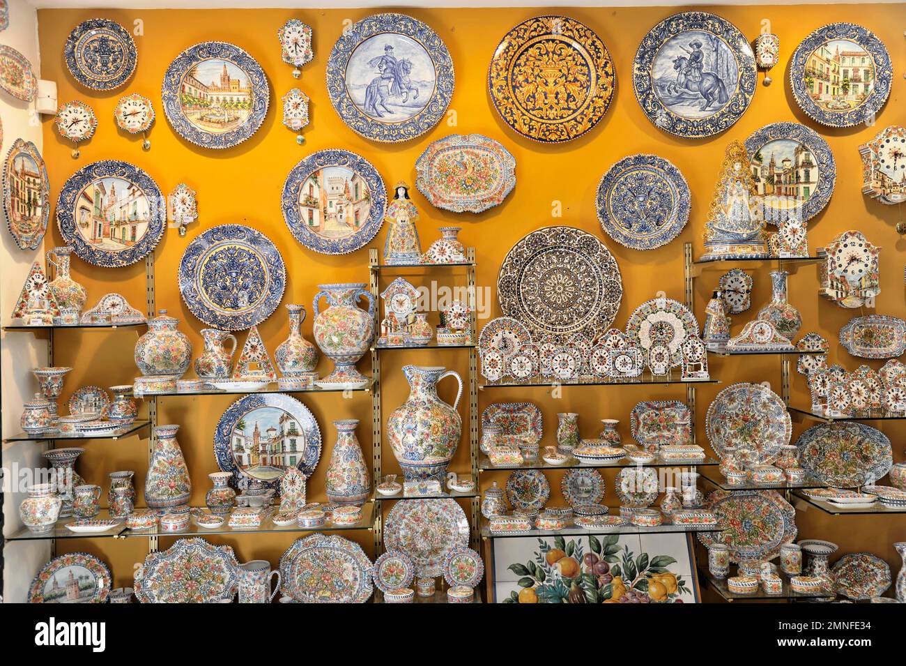 Keramik, Souvenirs, Verkaufsstand, Stadtzentrum, Sevilla, Andalusien, Spanien Stockfoto