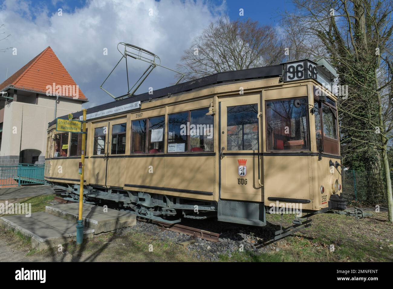 Alte Straßenbahn an der Schleuse, Kleinmachnow, Brandenburg, Deutschland Stockfoto