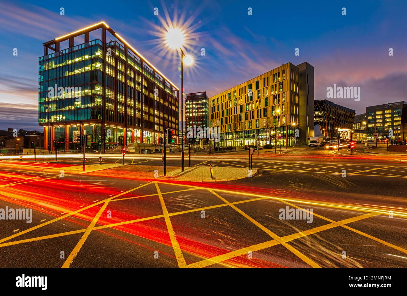 Blick auf das Werk Newcastle Helix in der Abenddämmerung, Newcastle upon Tyne, Tyne and Wear, England, Großbritannien Stockfoto