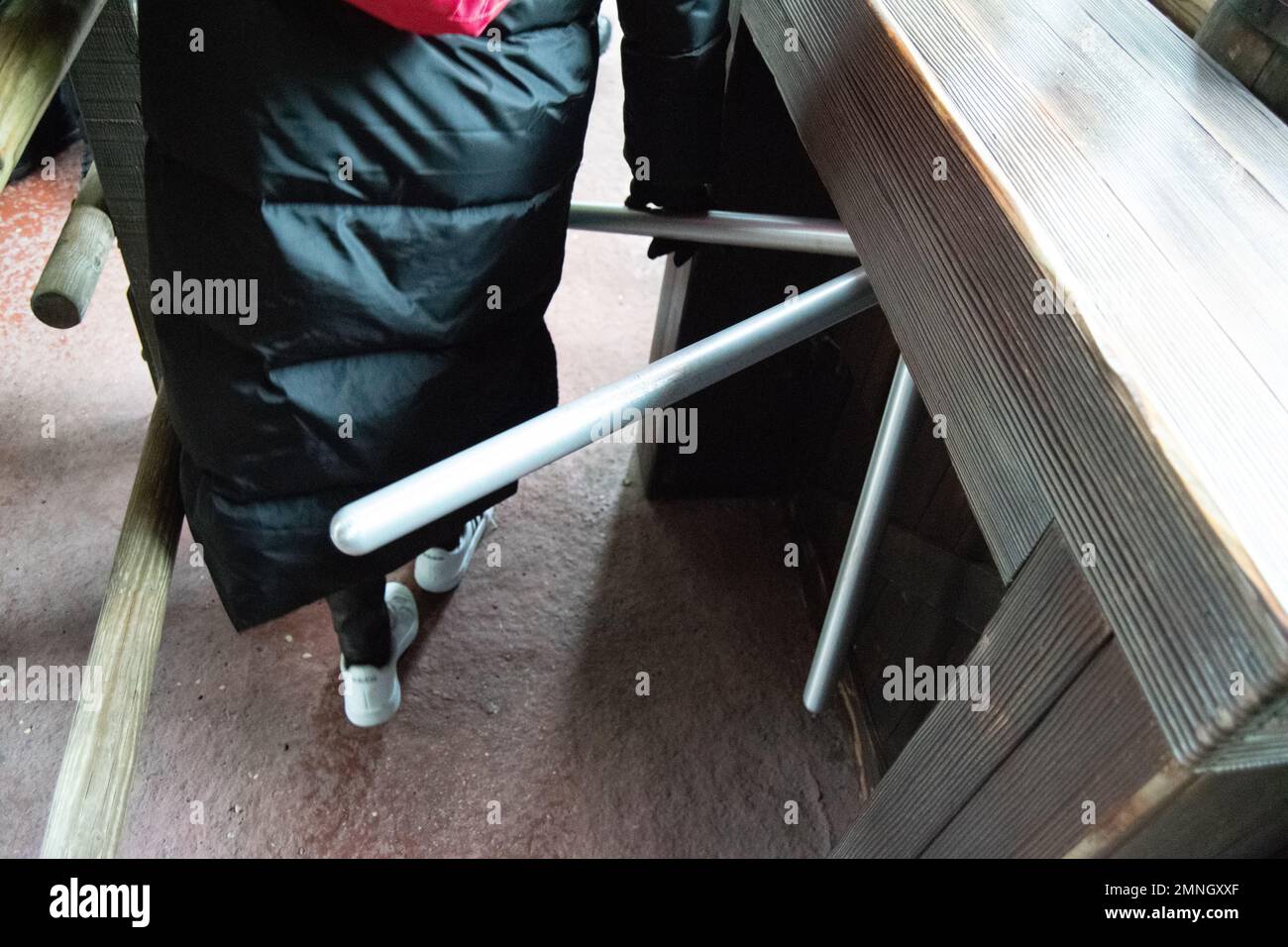 Tourniquet mit Schaltern im Dineyland Paris. Mengenkontrollsystem, Passagierschalter. Stockfoto