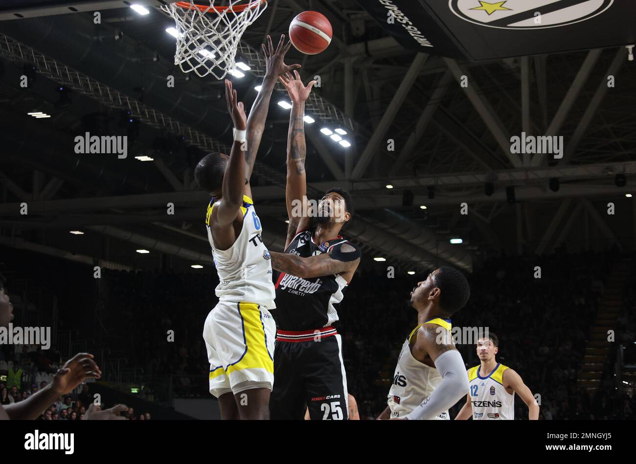 Bologna, Italien. 29. Januar 2023. Jordan Mickey (Segafredo Virtus Bologna) während des italienischen Basketball-Meisterschaftsspiels Segafredo Virtus Bologna vs. Tezenis Scaligera Verona - Bologna, 29. Januar 2023 in der Segafredo Arena - Foto: Michele Nucci Credit: Independent Photo Agency/Alamy Live News Stockfoto