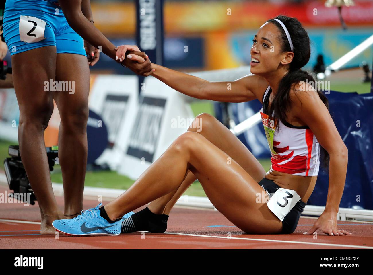 England's Katarina Johnson-Thompson is congratulated after winning the heptathlon at Carrara Stadium during the 2018 Commonwealth Games on the Gold Coast, Australia, Friday, April 13, 2018. (AP Photo/Mark Schiefelbein) Stockfoto