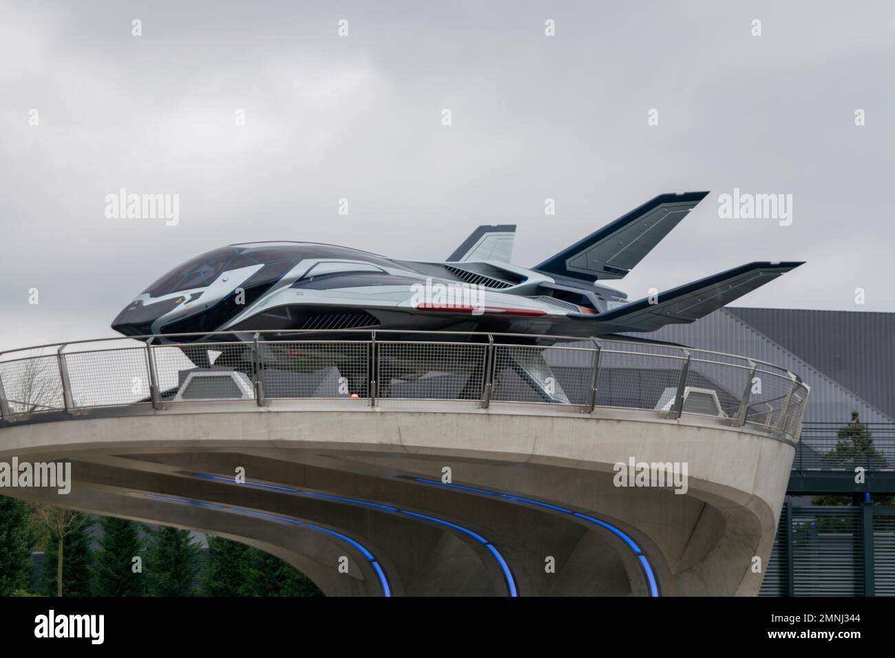 Avengers Campus in Disneyland Paris, Walt Disney Studios Park, Avengers Kommandozentrale. Das Raumschiff Avengers Stockfoto