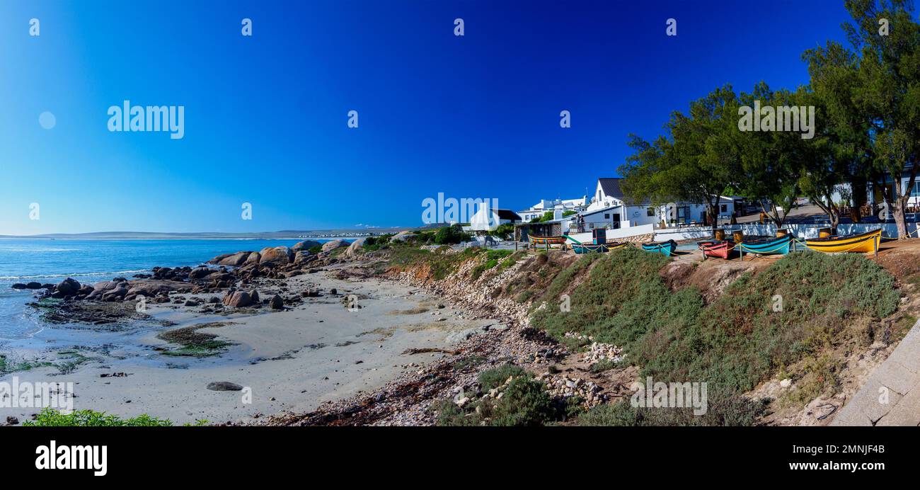Südafrika, Westkap, Paternoster, Panoramablick auf das Fischerdorf an der Küste Stockfoto