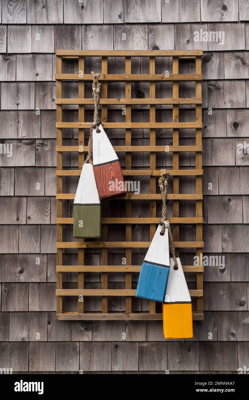 Eine dekorative Wand, die an der Küste von Nova Scotia Canada hängt. Stockfoto