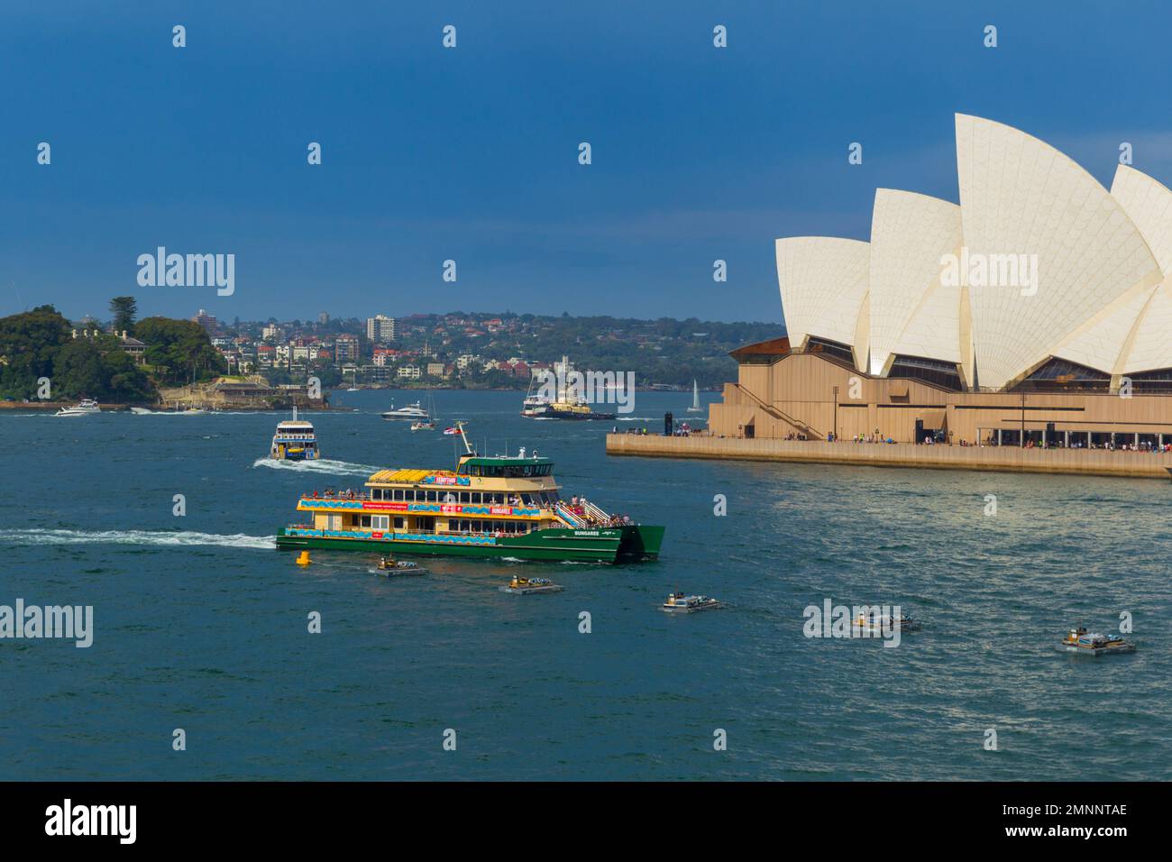 Australia Day Aktivitäten und Festlichkeiten im Hafen von Sydney am 26. Januar 2023. Abbildung: Atmosphäre im Opernhaus von Sydney. Stockfoto