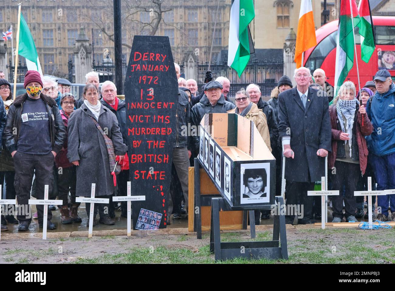 London, Großbritannien. Am Parlamentsplatz versammeln sich Aktivisten, um den Jahrestag des Bloody Sunday zu feiern, an dem 13 Zivilisten von britischen Streitkräften getötet wurden. Stockfoto