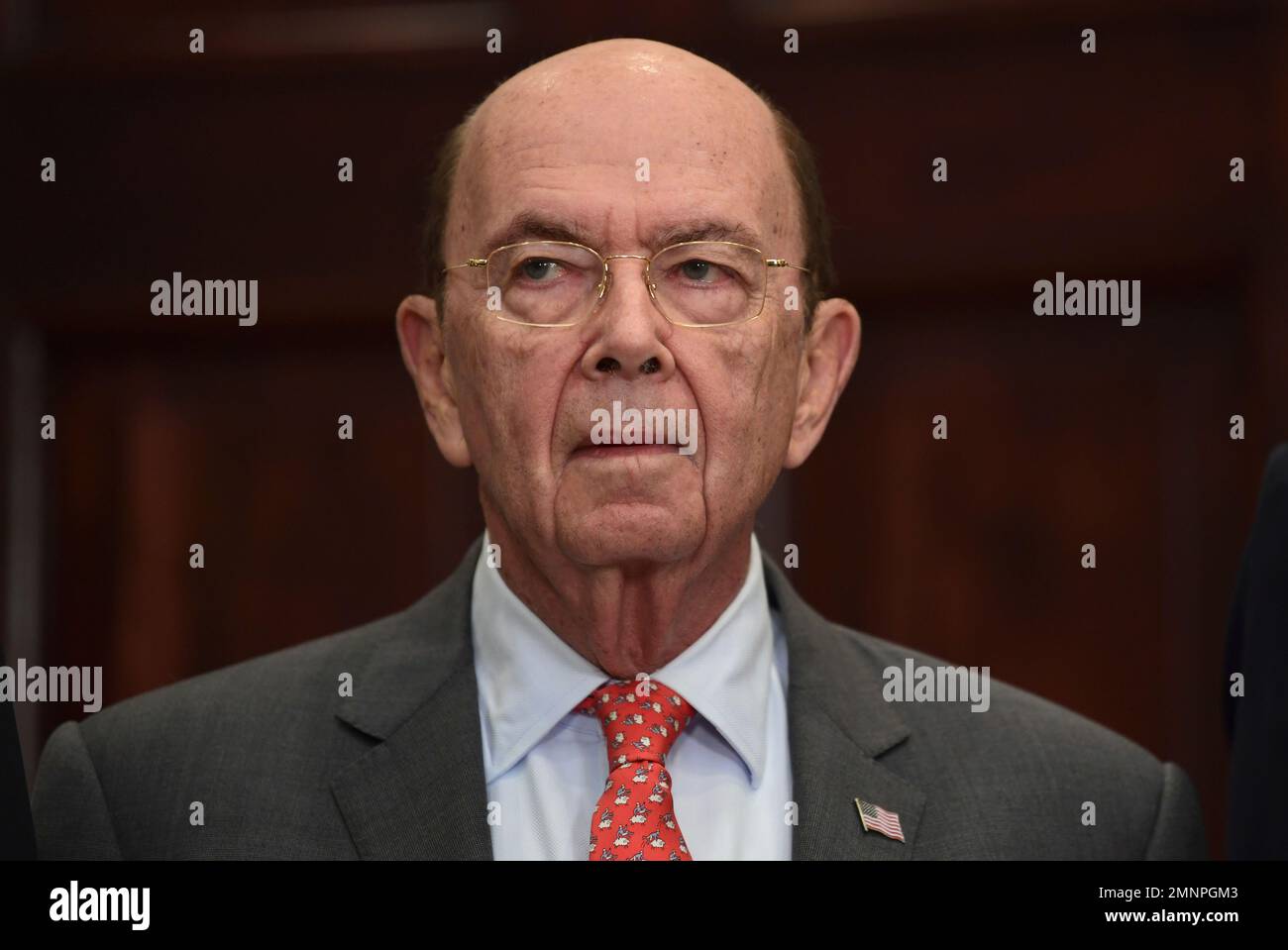 Commerce Secretary Wilbur Ross attends an event with President Donald Trump in the Roosevelt Room at the White House in Washington, Thursday, March 8, 2018, where Trump signed two proclamations, one on steel imports and the other on aluminum imports. (AP Photo/Susan Walsh) Stockfoto