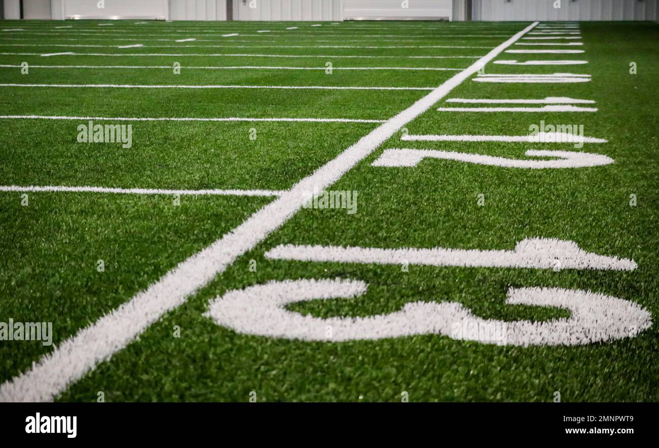 Die neu errichtete Army Combat Fitness Testanlage in Camp Dodge in Johnston, Iowa, wird am 5. Oktober 2022 ausgestellt. Es wird bis Ende Oktober für Soldaten verfügbar sein. Das Iowa National Guard Field House verfügt über 16 Rasenflächen, energiesparende Bewegungsmelder-Leuchten und Temperaturregelung für Iowas kalte Winter. Der ACFT ist der neue Rekordfitnesstest der Armee vom 1. Oktober. Jedes der sechs Ereignisse liefert eine Bewertung der körperlichen Stärke, der geistigen Stärke, der Koordination und der Flexibilität der Soldaten und reduziert gleichzeitig vermeidbare Verletzungen. Stockfoto