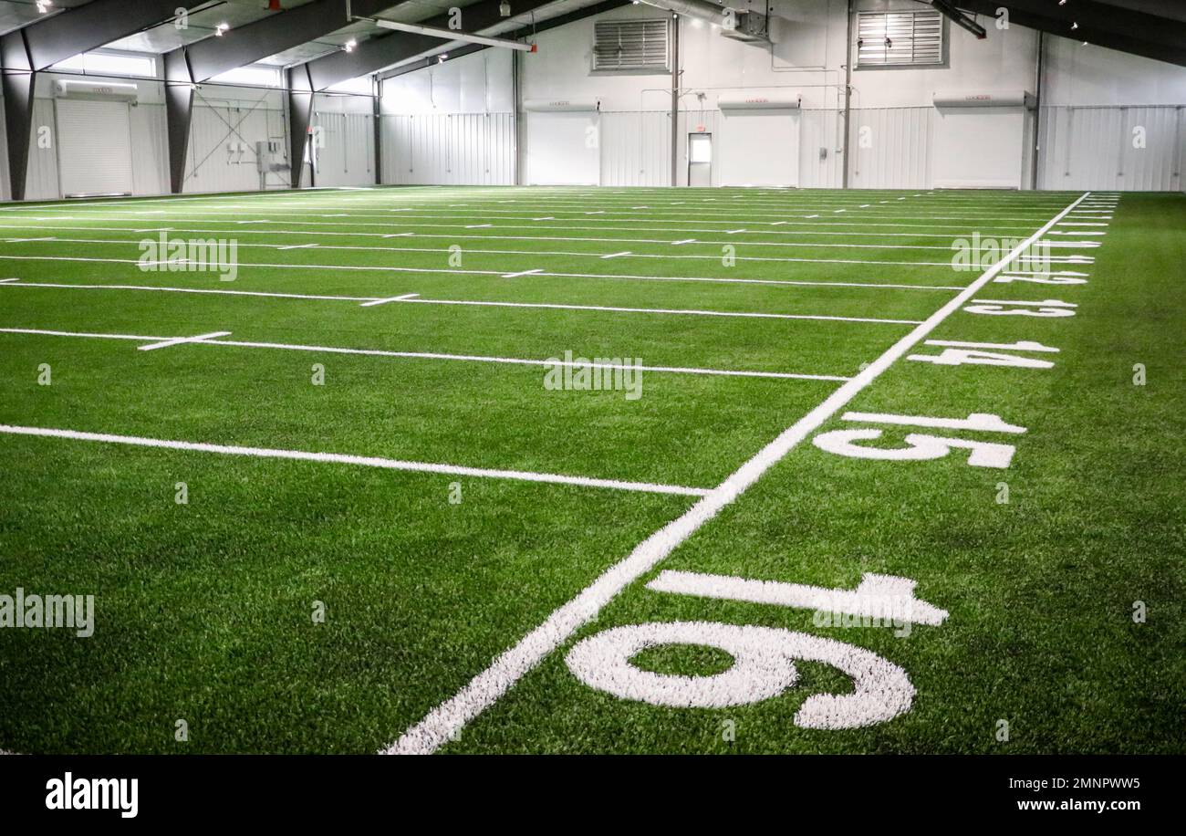 Die neu errichtete Army Combat Fitness Testanlage in Camp Dodge in Johnston, Iowa, wird am 5. Oktober 2022 ausgestellt. Es wird bis Ende Oktober für Soldaten verfügbar sein. Die Iowa National Guard Anlage verfügt über 16 Rasenflächen, energiesparende Bewegungsmelder-Leuchten und Temperaturregelung für Iowas kalte Winter. Der ACFT ist der neue Rekordfitnesstest der Armee vom 1. Oktober. Jedes der sechs Ereignisse liefert eine Bewertung der körperlichen Stärke, der geistigen Stärke, der Koordination und der Flexibilität der Soldaten und reduziert gleichzeitig vermeidbare Verletzungen. Stockfoto