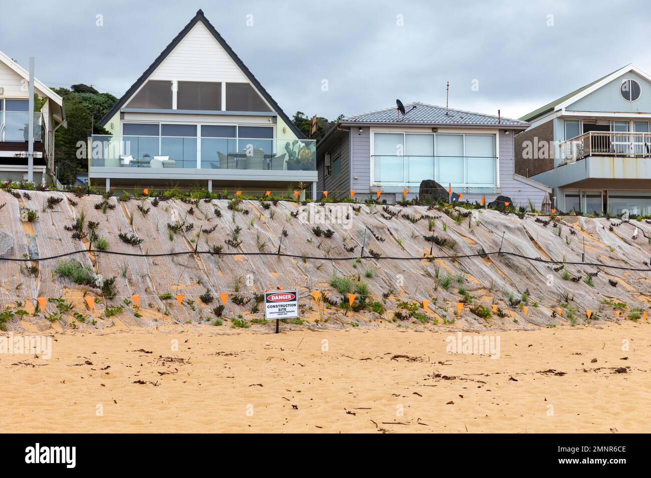 Collaroy Beach Sydney Australien nach den 2016 und 2020 King Gezeiten und Sachschäden wurden Meeresschutzmauern gebaut, NSW, Australien Stockfoto