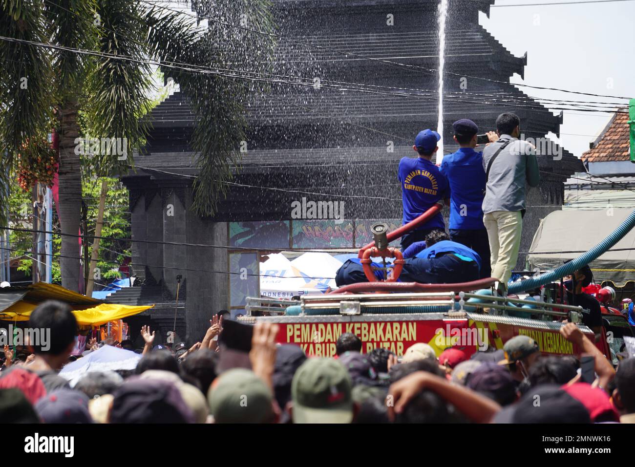 Siraman gong kyai Pradah Zeremonie. Diese Zeremonie ist eines der immateriellen indonesischen Kulturerbe Stockfoto