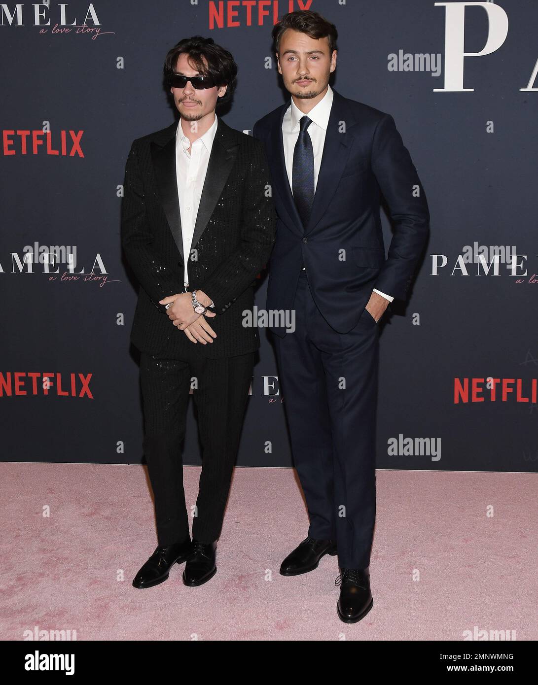 Los Angeles, USA. 30. Januar 2023. (L-R) Dylan Jagger Lee und Brandon Thomas Lee kommen am Montag, den 30. Januar 2023, zum Netflix Dokumentarfilm PAMELA, Eine LIEBESGESCHICHTE Weltpremiere im TUDUM Theater in Hollywood, Kalifornien, an. (Foto: Sthanlee B. Mirador/Sipa USA) Guthaben: SIPA USA/Alamy Live News Stockfoto Los Angeles, USA. 30. Januar 2023. (L-R) Dylan Jagger Lee und Brandon Thomas Lee kommen am Montag, den 30. Januar 2023, zum Netflix Dokumentarfilm PAMELA, Eine LIEBESGESCHICHTE Weltpremiere im TUDUM Theater in Hollywood, Kalifornien, an. (Foto: Sthanlee B. Mirador/Sipa USA) Guthaben: SIPA USA/Alamy Live News Stockfoto