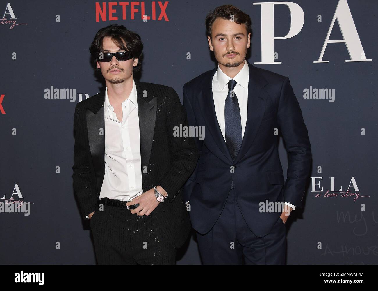 Los Angeles, USA. 30. Januar 2023. (L-R) Dylan Jagger Lee und Brandon Thomas Lee kommen am Montag, den 30. Januar 2023, zum Netflix Dokumentarfilm PAMELA, Eine LIEBESGESCHICHTE Weltpremiere im TUDUM Theater in Hollywood, Kalifornien, an. (Foto: Sthanlee B. Mirador/Sipa USA) Guthaben: SIPA USA/Alamy Live News Stockfoto Los Angeles, USA. 30. Januar 2023. (L-R) Dylan Jagger Lee und Brandon Thomas Lee kommen am Montag, den 30. Januar 2023, zum Netflix Dokumentarfilm PAMELA, Eine LIEBESGESCHICHTE Weltpremiere im TUDUM Theater in Hollywood, Kalifornien, an. (Foto: Sthanlee B. Mirador/Sipa USA) Guthaben: SIPA USA/Alamy Live News Stockfoto