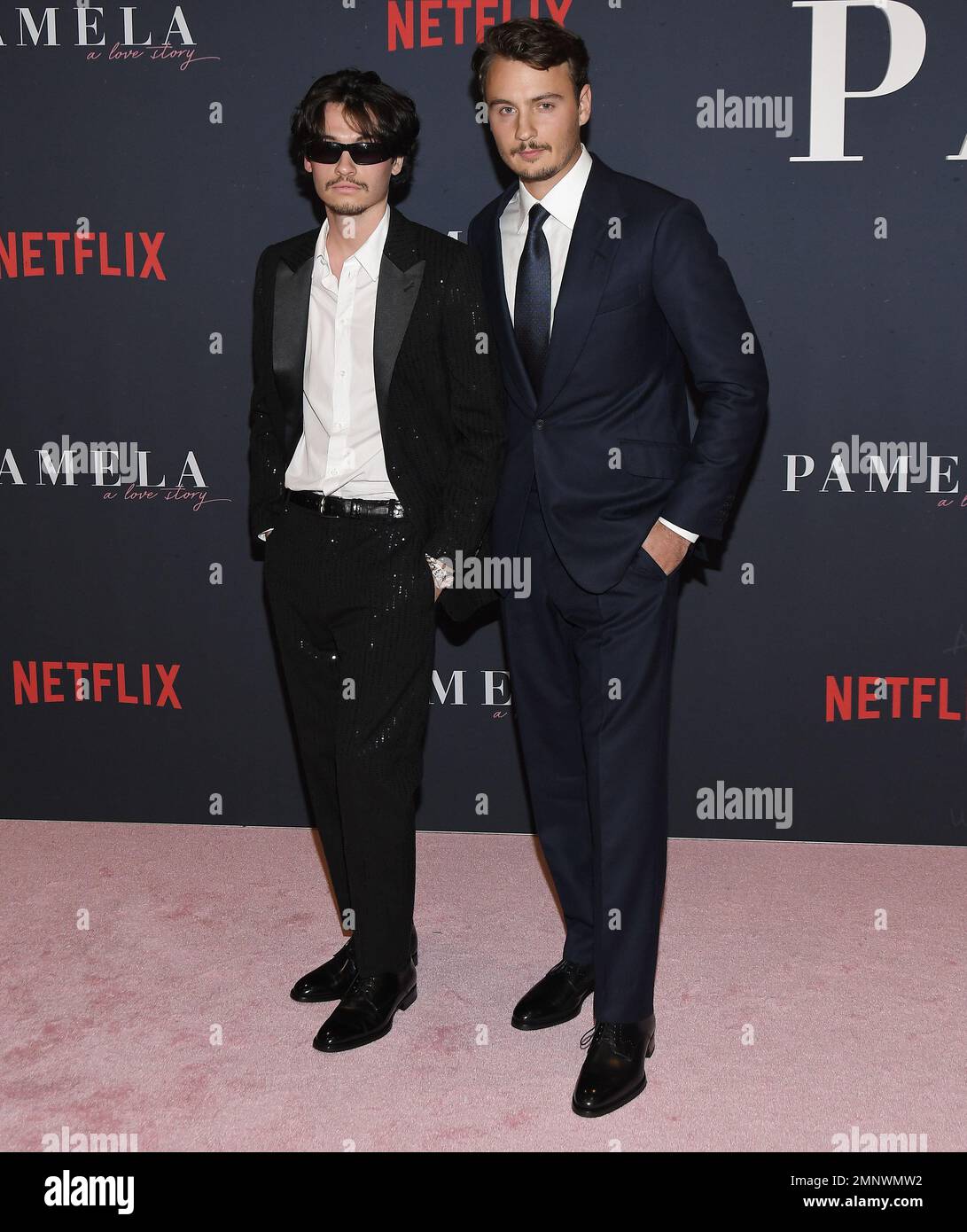 Los Angeles, USA. 30. Januar 2023. (L-R) Dylan Jagger Lee und Brandon Thomas Lee kommen am Montag, den 30. Januar 2023, zum Netflix Dokumentarfilm PAMELA, Eine LIEBESGESCHICHTE Weltpremiere im TUDUM Theater in Hollywood, Kalifornien, an. (Foto: Sthanlee B. Mirador/Sipa USA) Guthaben: SIPA USA/Alamy Live News Stockfoto Los Angeles, USA. 30. Januar 2023. (L-R) Dylan Jagger Lee und Brandon Thomas Lee kommen am Montag, den 30. Januar 2023, zum Netflix Dokumentarfilm PAMELA, Eine LIEBESGESCHICHTE Weltpremiere im TUDUM Theater in Hollywood, Kalifornien, an. (Foto: Sthanlee B. Mirador/Sipa USA) Guthaben: SIPA USA/Alamy Live News Stockfoto